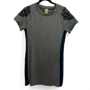 Shape bodycon T-shirt dress with side panels and velvet decorated sleeves sz med